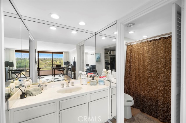 24055 Paseo Del Lago, Laguna Woods CA: https://media.crmls.org/medias/273979f4-9d9f-44d7-8715-6290690ada2f.jpg