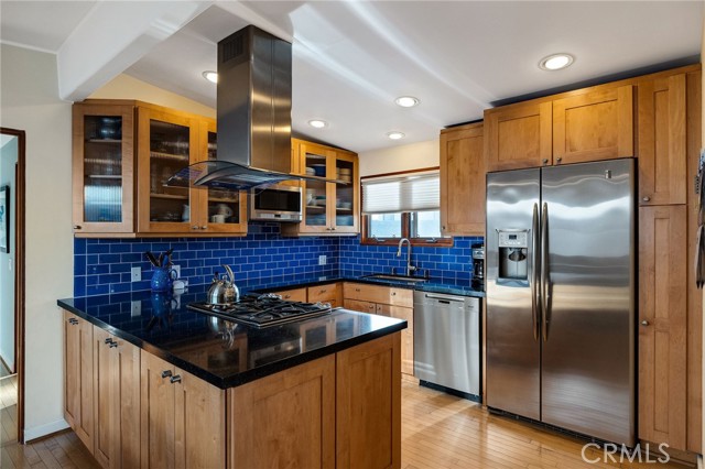 1204 19th Street, Hermosa Beach, California 90254, 3 Bedrooms Bedrooms, ,2 BathroomsBathrooms,Residential,Sold,19th,SB25046452