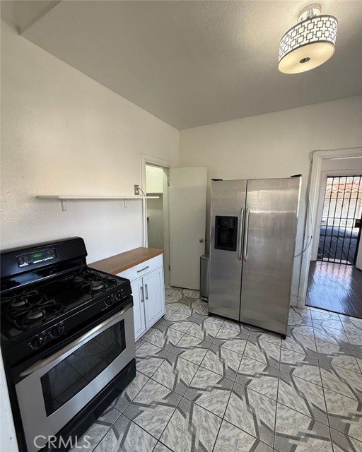 Gas range , Fridge, Pantry