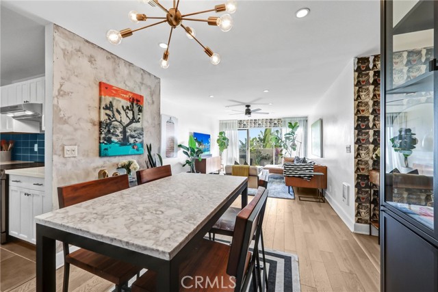 Detail Gallery Image 4 of 24 For 8400 De Longpre #212,  West Hollywood,  CA 90069 - 2 Beds | 2 Baths