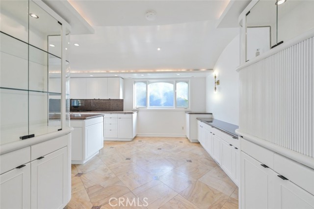 411 Goldenrod, Corona del Mar CA: https://media.crmls.org/medias/273b1f7e-6efc-46e1-90a4-0272deaaf58e.jpg