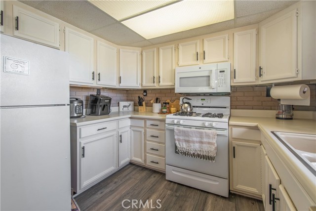 Detail Gallery Image 7 of 24 For 410 Oriole, Big Bear Lake,  CA 92315 - 3 Beds | 2 Baths