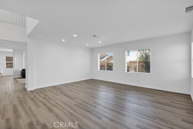 Detail Gallery Image 10 of 53 For 12636 Agave Bay, Victorville,  CA 92392 - 5 Beds | 3 Baths