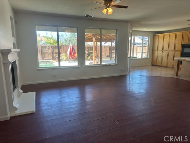 Detail Gallery Image 7 of 27 For 423 Pisa St, Los Banos,  CA 93635 - 4 Beds | 3 Baths