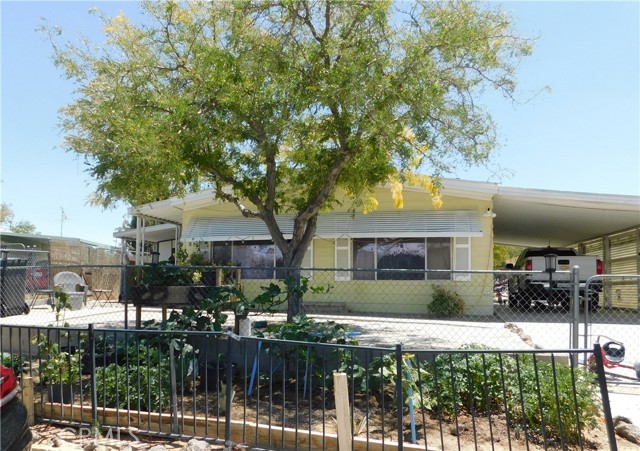 272 Desert Breeze Drive, California City CA: https://media.crmls.org/medias/273d76f2-1b29-4cc3-9e7c-a1d9628a865f.jpg