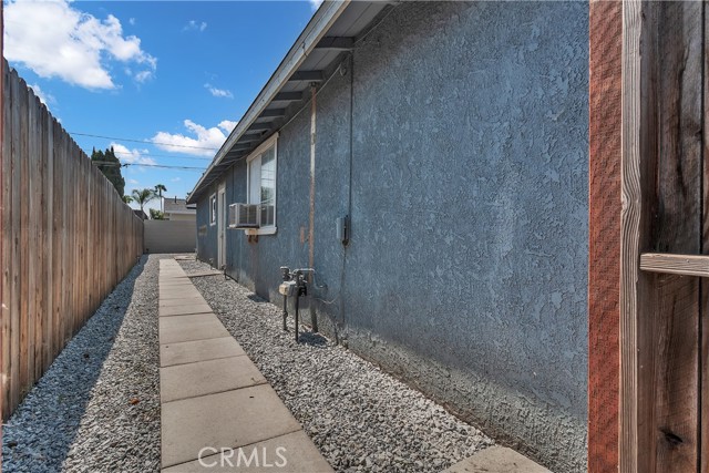 509 La Seda Road, La Puente CA: https://media.crmls.org/medias/273d88b0-2d78-4ec6-8efb-49be9a84faeb.jpg