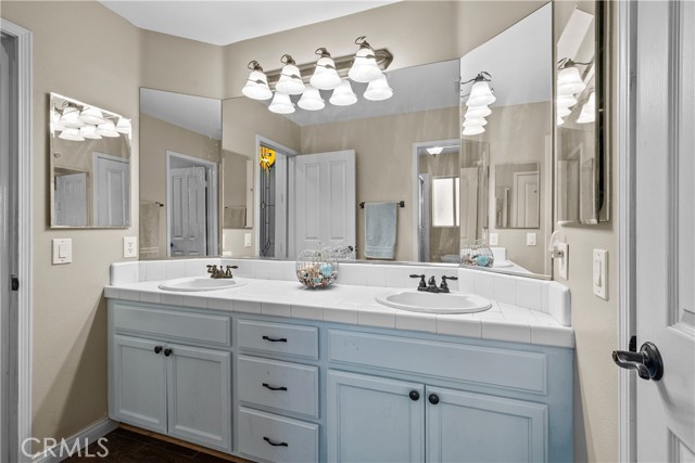 Detail Gallery Image 30 of 61 For 15355 Michael Crest Dr, Canyon Country,  CA 91387 - 5 Beds | 3/1 Baths