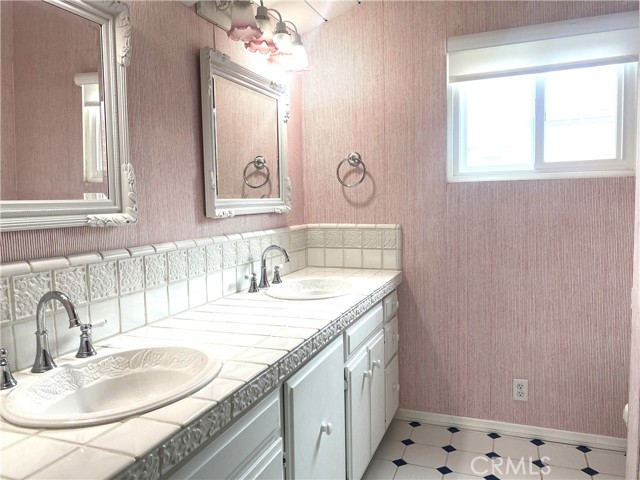 Detail Gallery Image 7 of 11 For 120 Diamond Ave, Newport Beach,  CA 92662 - 4 Beds | 3 Baths