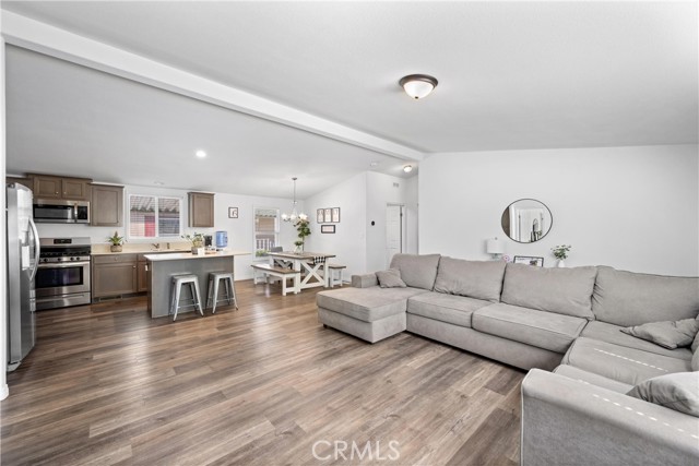 913 S Grand Avenue, San Jacinto CA: https://media.crmls.org/medias/2740b718-24a3-48a1-892f-586d908005fa.jpg