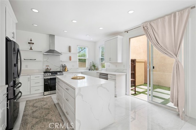 18 Lessay, Newport Coast CA: https://media.crmls.org/medias/2740ebac-7cee-4a92-ac18-4b10fa632f32.jpg