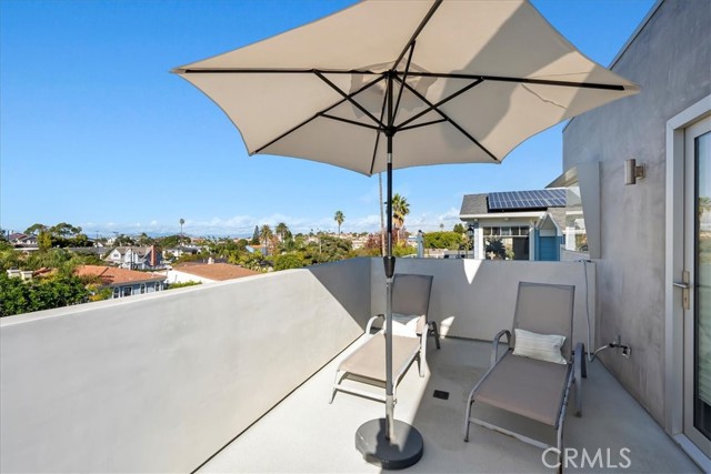 512 Irena Avenue, Redondo Beach, California 90277, 6 Bedrooms Bedrooms, ,3 BathroomsBathrooms,Residential,Sold,Irena,SB22251984