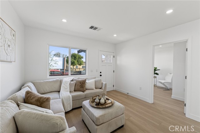 Detail Gallery Image 10 of 61 For 11113 1/2 S Budlong Ave, Los Angeles,  CA 90044 - – Beds | – Baths