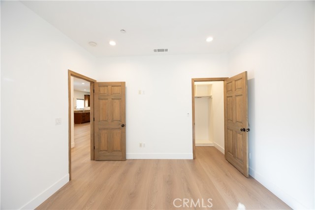 Detail Gallery Image 20 of 27 For 19617 Oxnard St, Tarzana,  CA 91356 - 3 Beds | 2 Baths