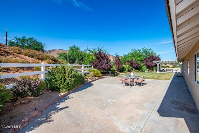 40505 90th W Street, Palmdale CA: https://media.crmls.org/medias/2742a36b-8233-49dc-9fad-01a965c1b000.jpg
