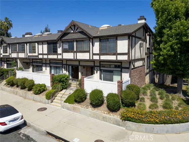 Detail Gallery Image 1 of 41 For 20737 Roscoe Bld #102,  Winnetka,  CA 91306 - 3 Beds | 3 Baths