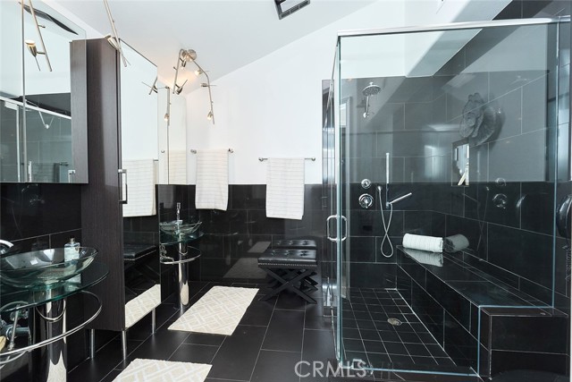 385 Park Avenue, Long Beach CA: https://media.crmls.org/medias/27432f8e-0545-48bd-81b5-afdd3bb2e601.jpg