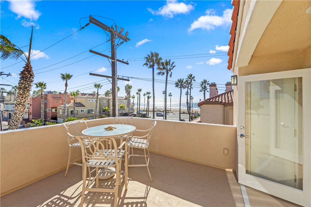 Detail Gallery Image 47 of 60 For 111 14th, Huntington Beach,  CA 92648 - 3 Beds | 2/1 Baths