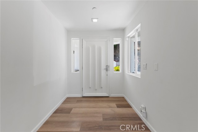 5220 Medina Road, Woodland Hills CA: https://media.crmls.org/medias/27448577-bf5c-4a25-90eb-c8806aa26d8a.jpg