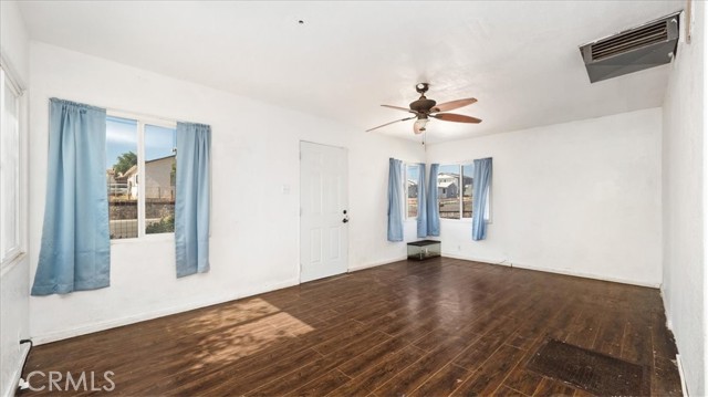 533 E Fredricks Street, Barstow CA: https://media.crmls.org/medias/2744b7b4-2797-4f79-b9a1-bafdae00fc4f.jpg