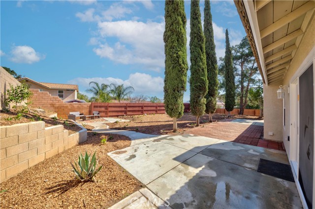 6923 Sundown Drive, Jurupa Valley CA: https://media.crmls.org/medias/27452daa-19ad-4ea7-ad32-5f4f0bc7fc30.jpg
