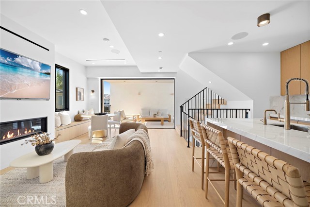 Detail Gallery Image 3 of 54 For 612 1/2 Begonia, Corona Del Mar,  CA 92625 - 2 Beds | 2/1 Baths