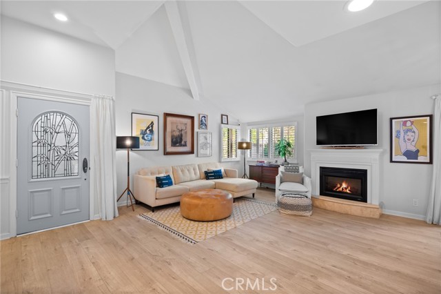 Detail Gallery Image 4 of 50 For 23 Santa Rosa Ct, Manhattan Beach,  CA 90266 - 3 Beds | 2/1 Baths