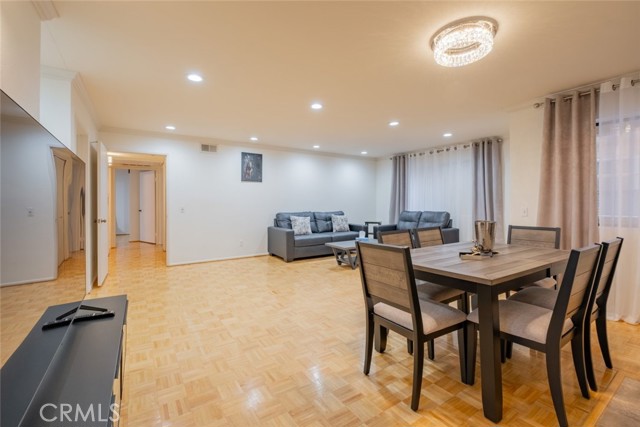 Detail Gallery Image 10 of 37 For 330 Burchett St #206,  Glendale,  CA 91203 - 3 Beds | 2 Baths