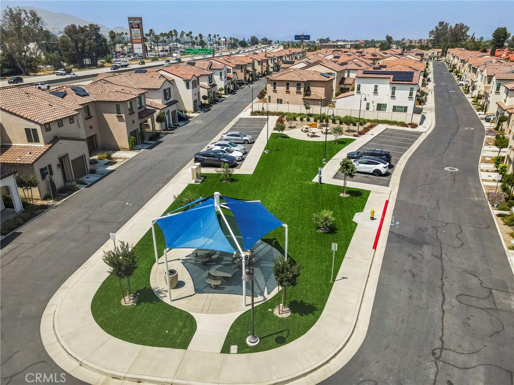 https://media.crmls.org/medias/2746c9dd-a3f3-4f1e-b408-5989c244bb60.jpg?preset=X-Large