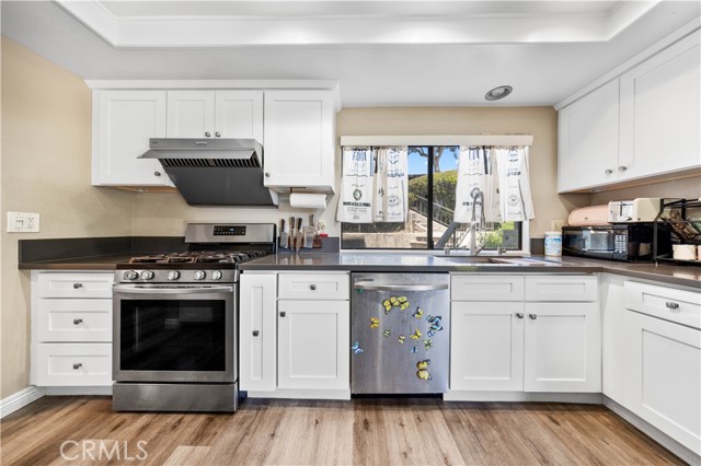11 Palos, Irvine CA: https://media.crmls.org/medias/274713f3-2faa-4e9e-9b0f-ddbe795f0e7c.jpg