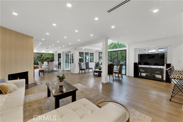 Front Image Thumbnail for CRSR25263975