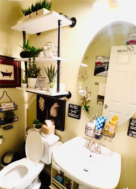 9173 Burnet Avenue, North Hills CA: https://media.crmls.org/medias/27475e8b-16b4-47e9-8496-b4a14a159bb3.jpg