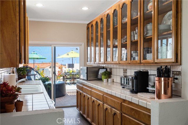 1011 Manhattan Avenue, Hermosa Beach, California 90254, 4 Bedrooms Bedrooms, ,2 BathroomsBathrooms,Residential,Sold,Manhattan,SB21155625