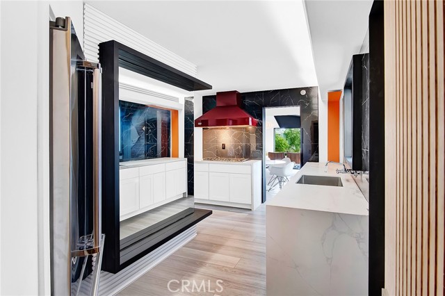 Detail Gallery Image 8 of 28 For 300 Holmwood Dr, Newport Beach,  CA 92663 - 3 Beds | 2 Baths