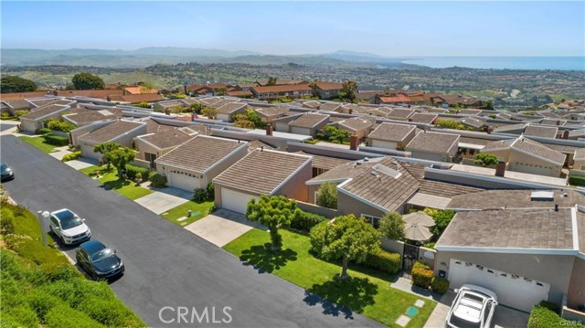 A bird's eye view of the unrivaled topography of Laguna Niguel and beyond.
