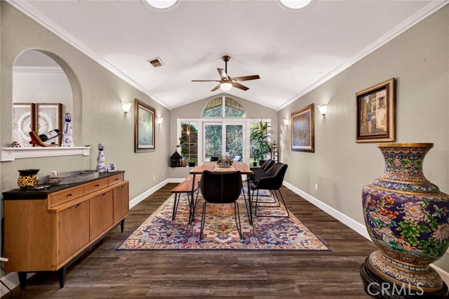 Detail Gallery Image 5 of 57 For 1636 Oak Park Avenue, Chico,  CA 95928 - 3 Beds | 3 Baths