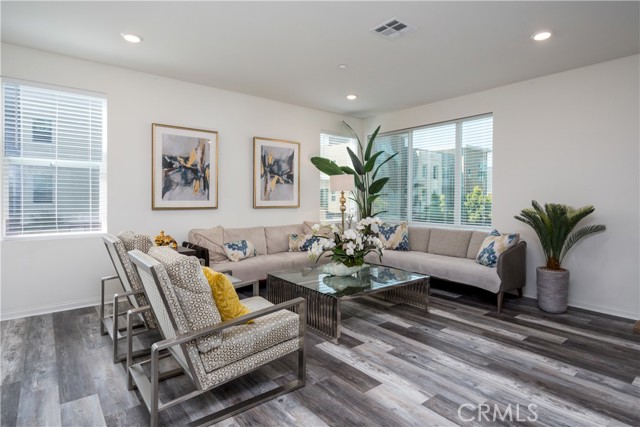 Detail Gallery Image 4 of 22 For 164 Unity, Irvine,  CA 92614 - 4 Beds | 3/1 Baths