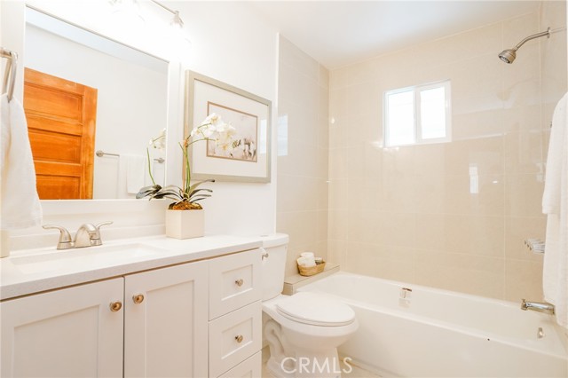 Detail Gallery Image 25 of 34 For 38 Dudley Ave, Venice,  CA 90291 - 6 Beds | 5 Baths