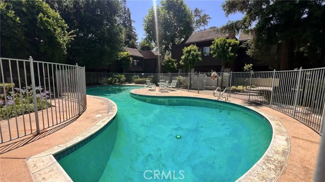 445 W Duarte Road, Arcadia CA: https://media.crmls.org/medias/27498db8-0db8-461e-8eee-4b4b28f9e2dd.jpg