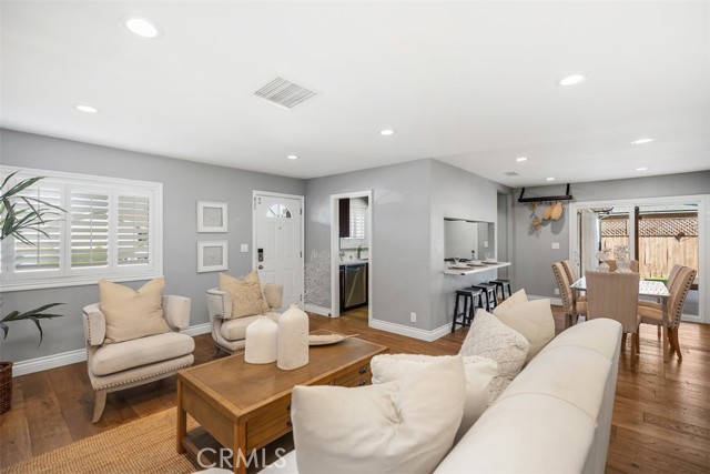 Detail Gallery Image 6 of 29 For 1169 Dorset Ln, Costa Mesa,  CA 92626 - 4 Beds | 2 Baths