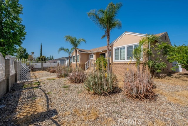 Detail Gallery Image 3 of 18 For 7857 Whitsett Ave, North Hollywood,  CA 91605 - 4 Beds | 3 Baths