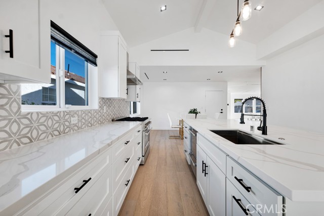 Detail Gallery Image 18 of 54 For 4941 Hesperia Ave, Encino,  CA 91316 - 5 Beds | 4 Baths