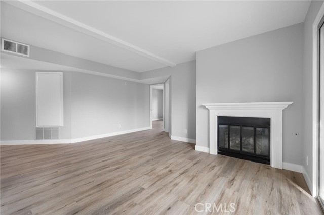 645 Chestnut Avenue, Long Beach CA: https://media.crmls.org/medias/274cca69-48d3-4830-b16d-62423432f059.jpg