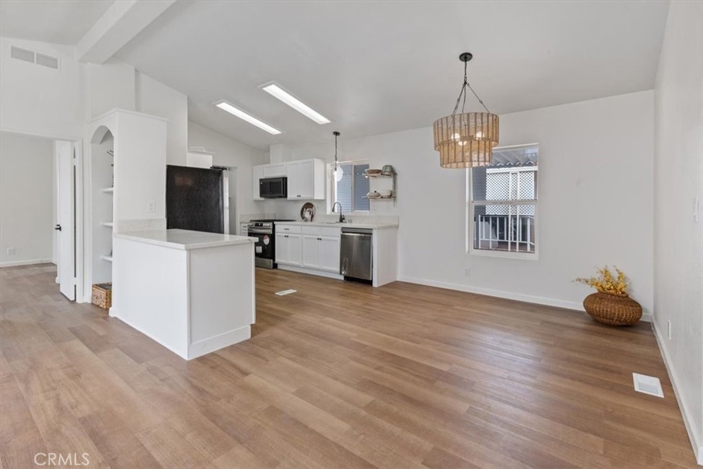 9080 Bloomfield Avenue 272