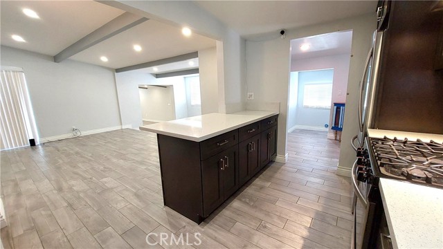 Detail Gallery Image 9 of 35 For 8649 Cantaloupe Ave, Panorama City,  CA 91402 - 3 Beds | 3 Baths