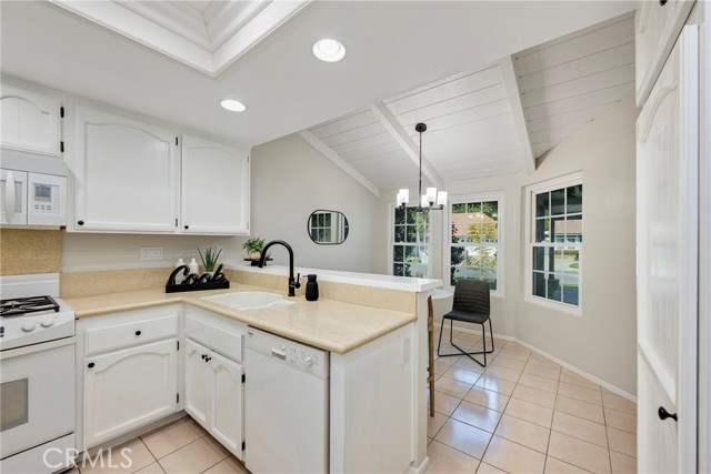 Detail Gallery Image 11 of 48 For 21182 via Este, Yorba Linda,  CA 92887 - 2 Beds | 2 Baths