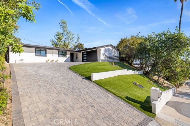 Detail Gallery Image 2 of 15 For 20509 Califa, Woodland Hills,  CA 91367 - 4 Beds | 4 Baths