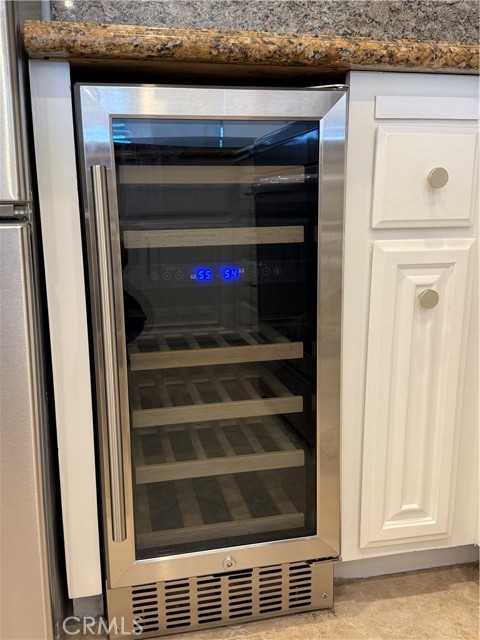 Detail Gallery Image 3 of 10 For 210 Lille Ln #301,  Newport Beach,  CA 92663 - 2 Beds | 2 Baths