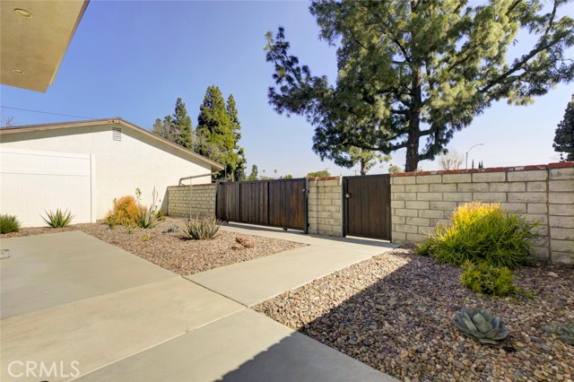 Detail Gallery Image 4 of 37 For 10499 Yolanda, Porter Ranch,  CA 91326 - 3 Beds | 3 Baths