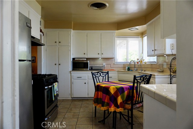 Detail Gallery Image 7 of 20 For 17809 San Jose St, Granada Hills,  CA 91344 - 3 Beds | 2 Baths