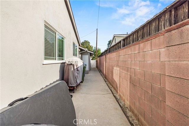 17955 Archwood Street, Reseda CA: https://media.crmls.org/medias/27512cc9-f543-48d9-86f7-a78d0b86fc8e.jpg